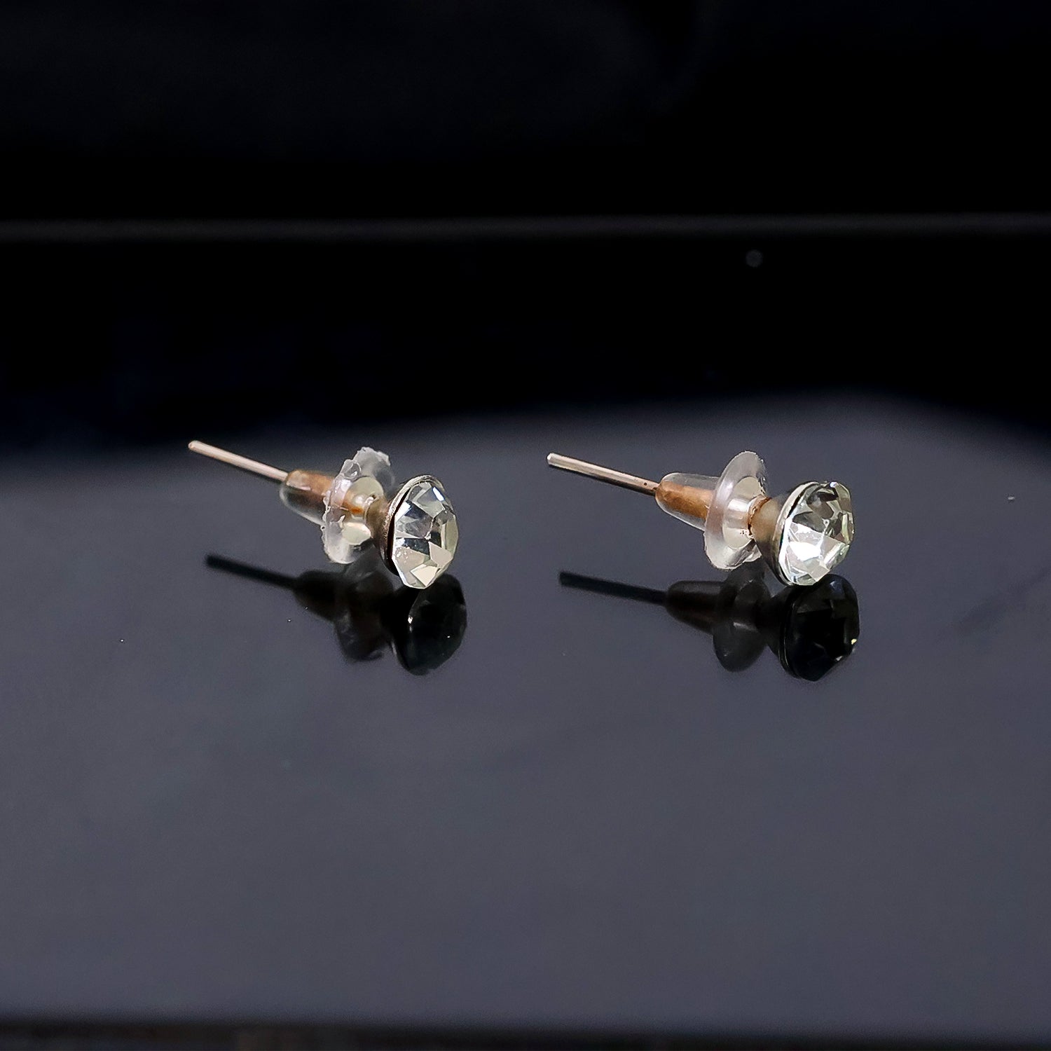 Stud Earrings With Single Stone (12Pair)