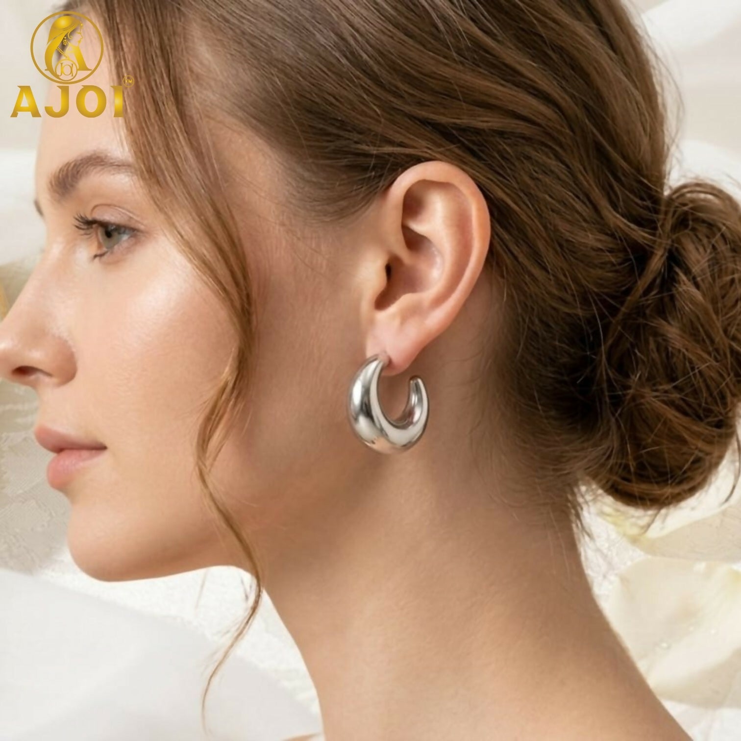 Elegant Silver Crescent Hoop Earrings with Sleek, Polished Finish for a Timeless Look