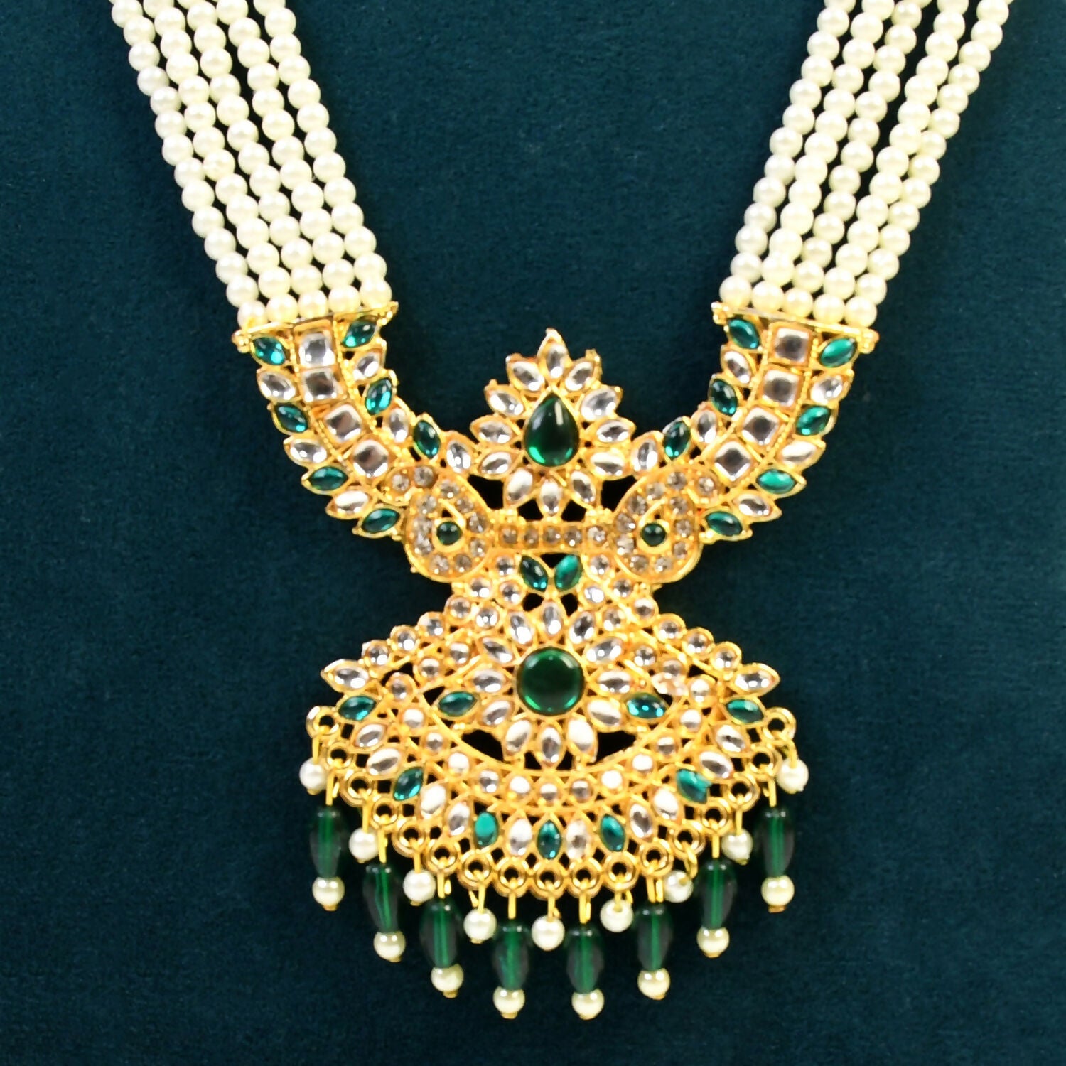 green Moti Rani Har – A Classic Symbol of Grace