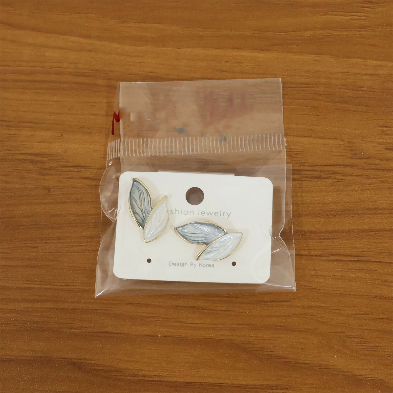 Minimalist Nature-Inspired Leaf Studs Korean Style – Premium Pearlescent Enamel Earrings