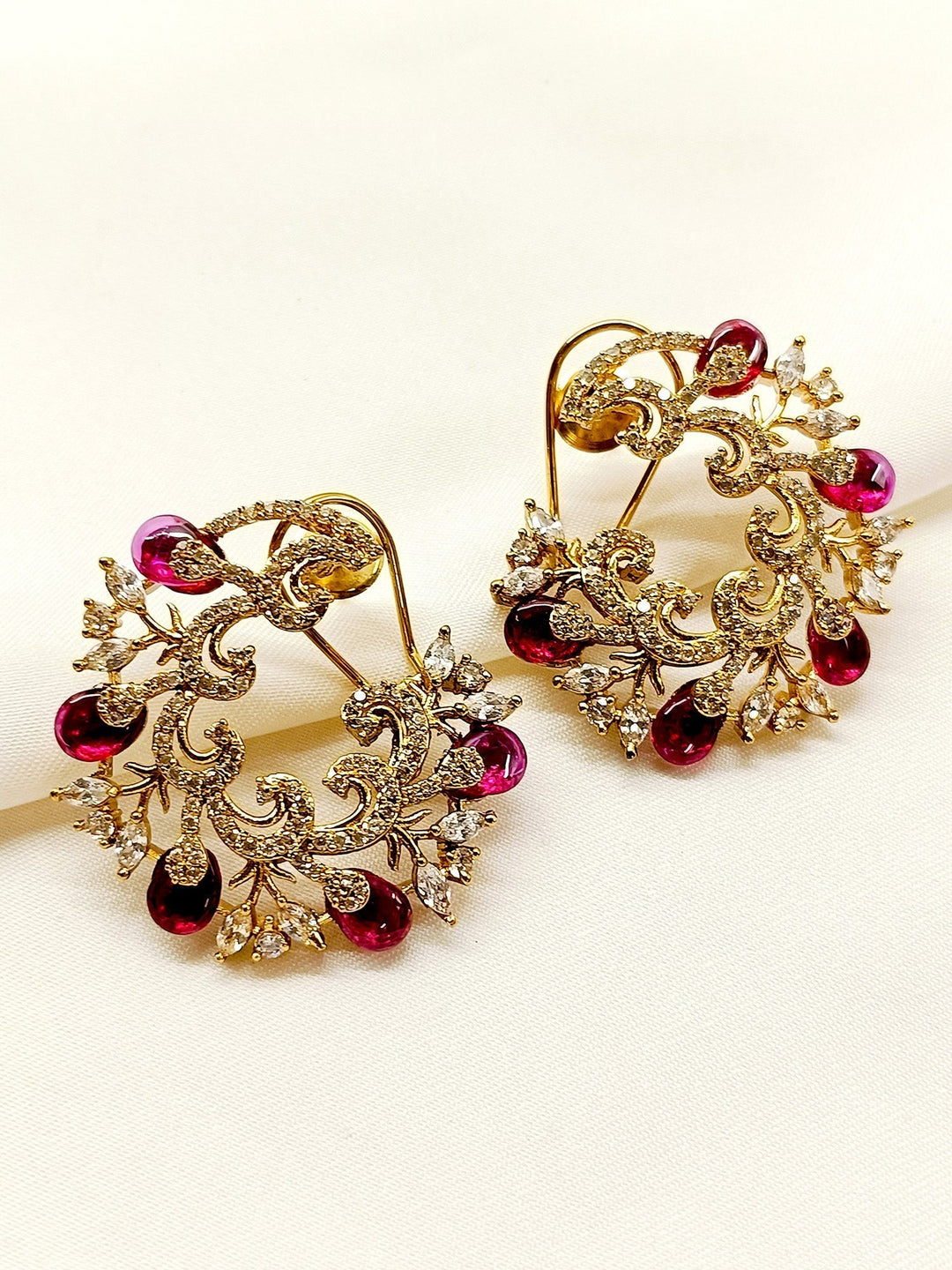 Experience-the-timeless-elegance-of-our-tops-crafted-with-traditional-techniques