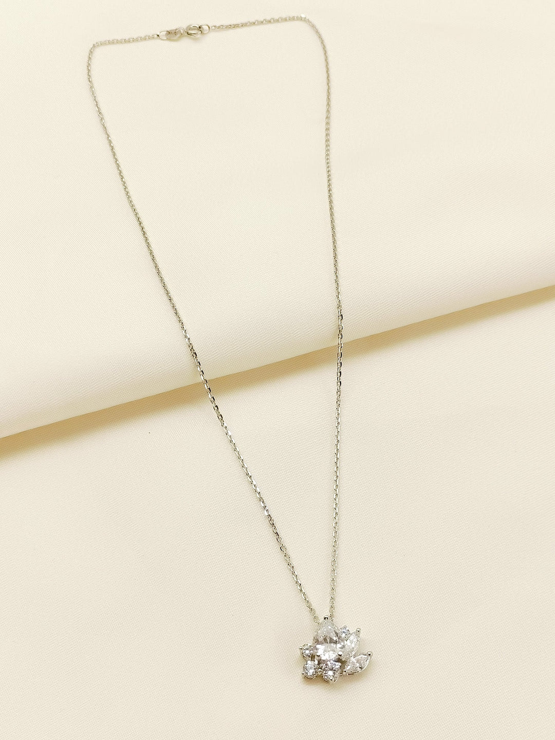 Moni 92.5 Silver Swarovski Stone Pendal - qivii