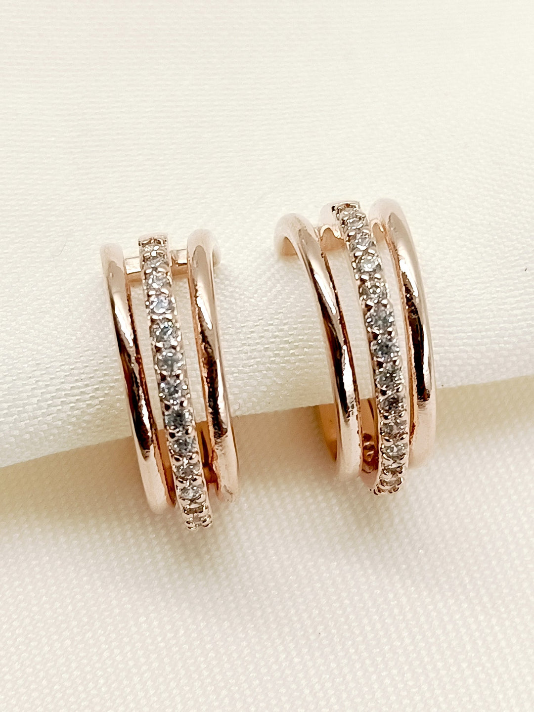 Asuee White American Diamond Earcuff - qivii