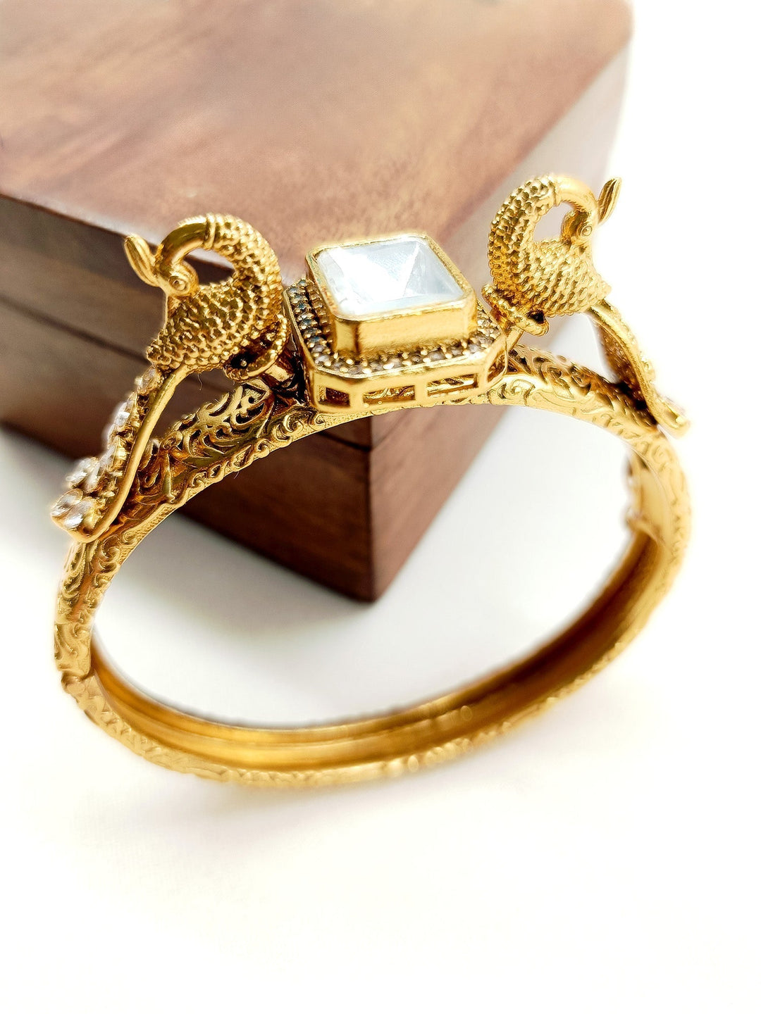 Kania White Kundan Kada - qivii