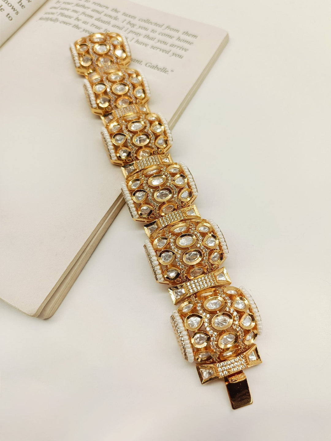 Fayzu White Kundan Bracelet - qivii
