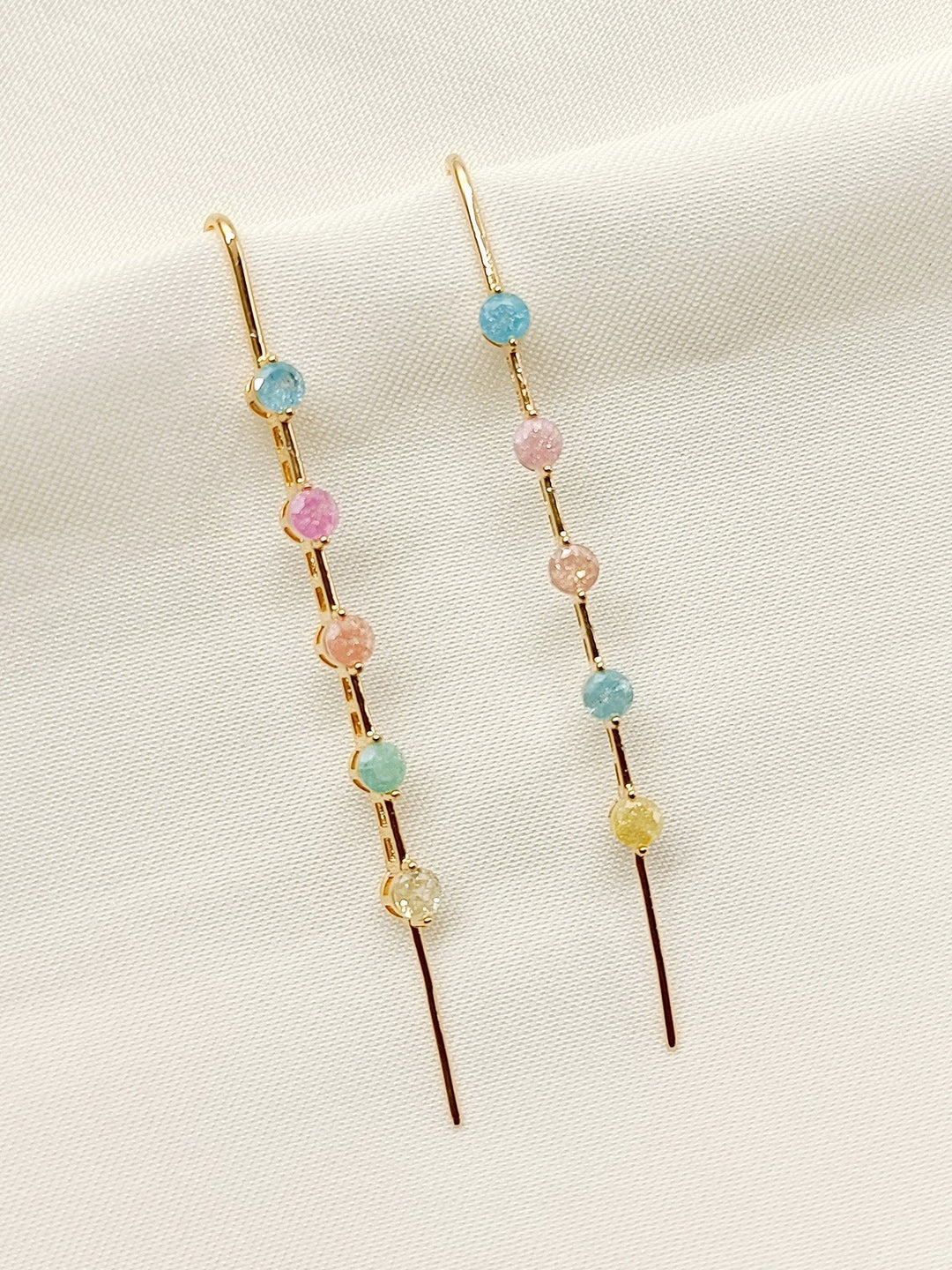 Elegant and sophisticated multi-color ear cuff with timeless design