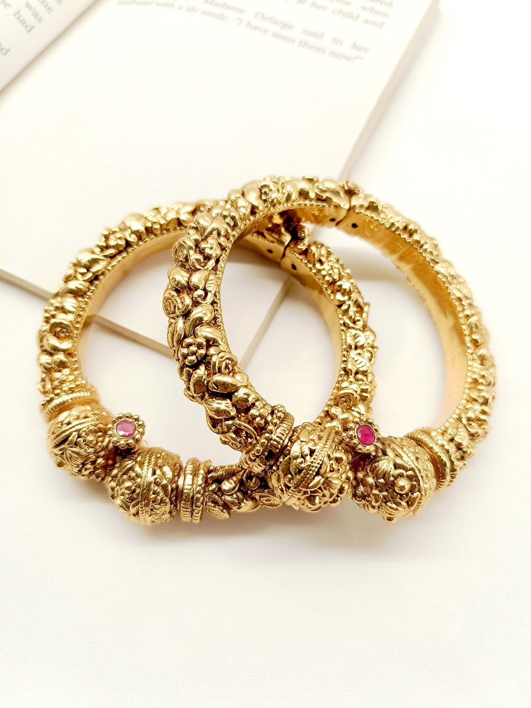 Gamya Ruby Antiuque Bangle - qivii
