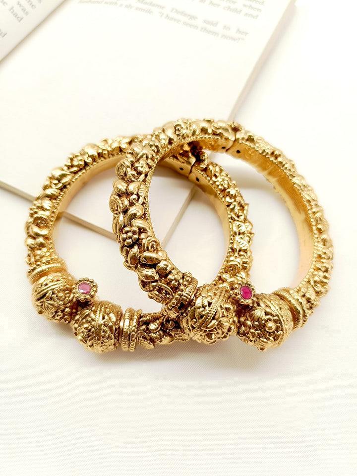Gamya Ruby Antiuque Bangle - qivii