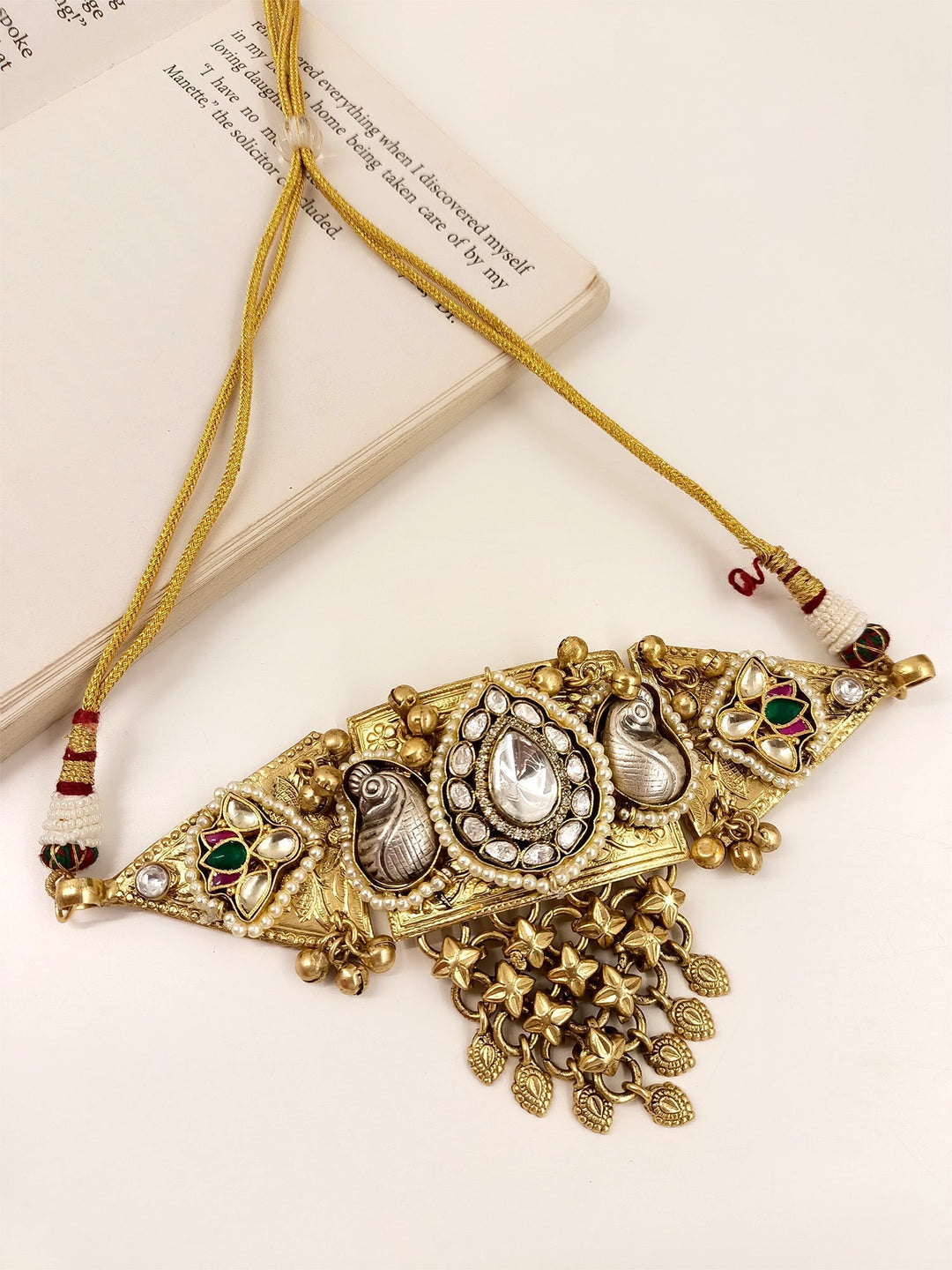 Choker featuring golden ball hanging and exquisite peacock motifs