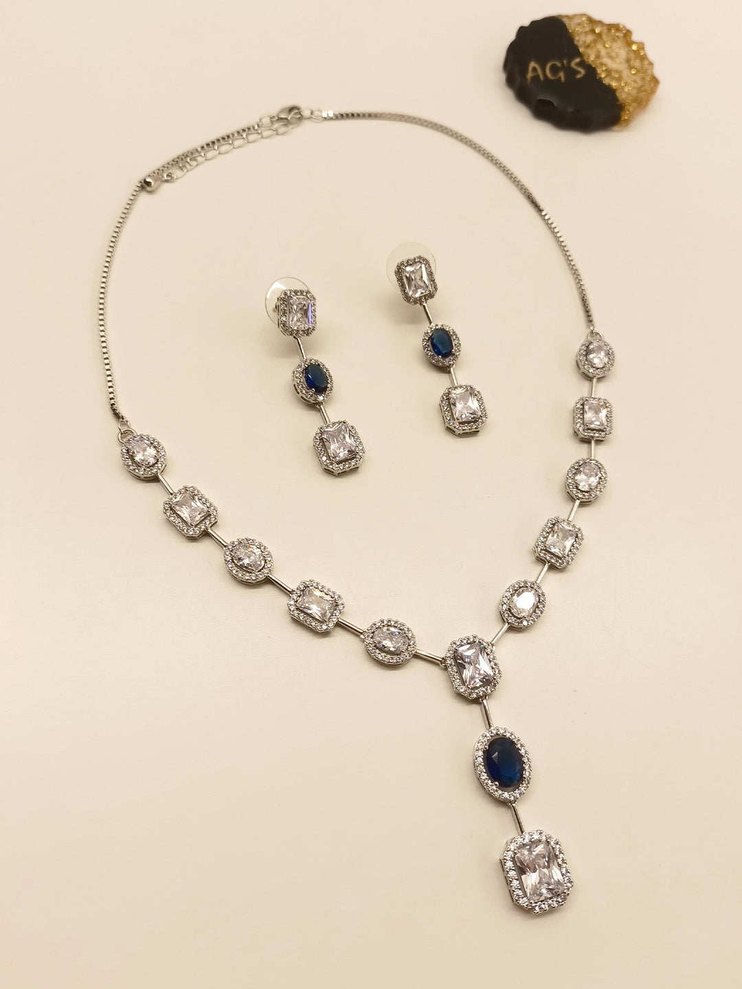 Eye-catching combination of blue sapphire and American diamond