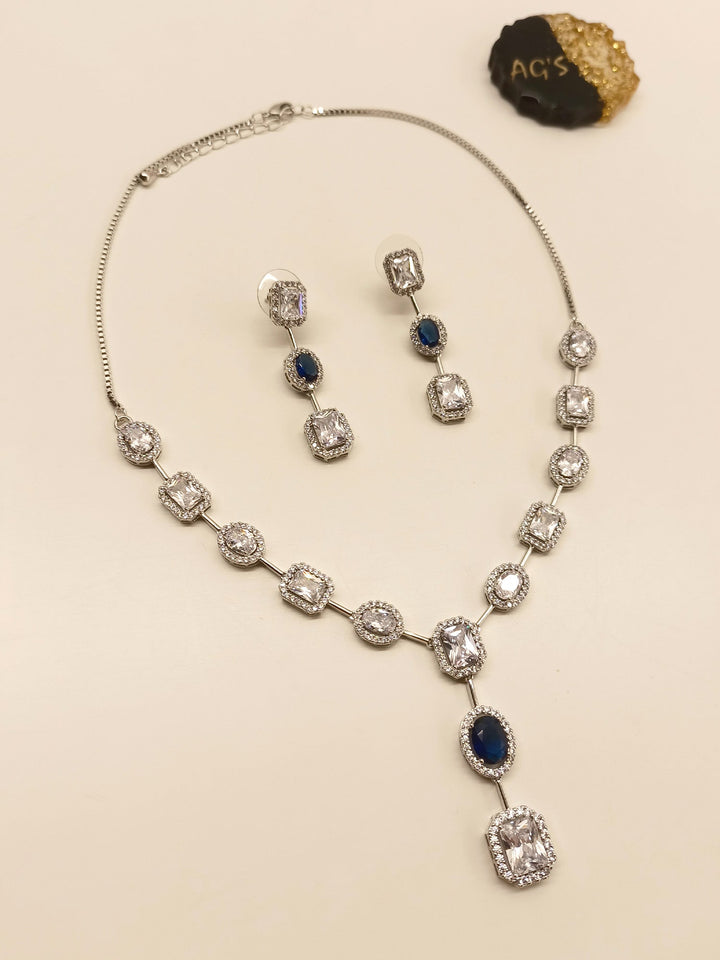 Eye-catching combination of blue sapphire and American diamond