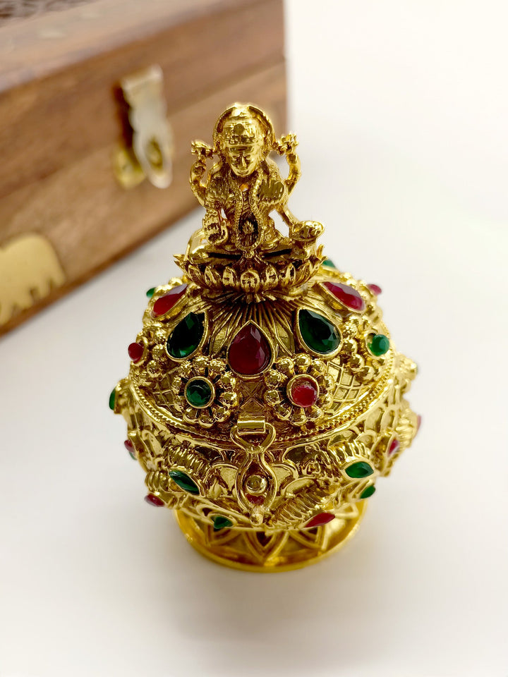 Raghavi R & G Sindoor Dibbi - qivii