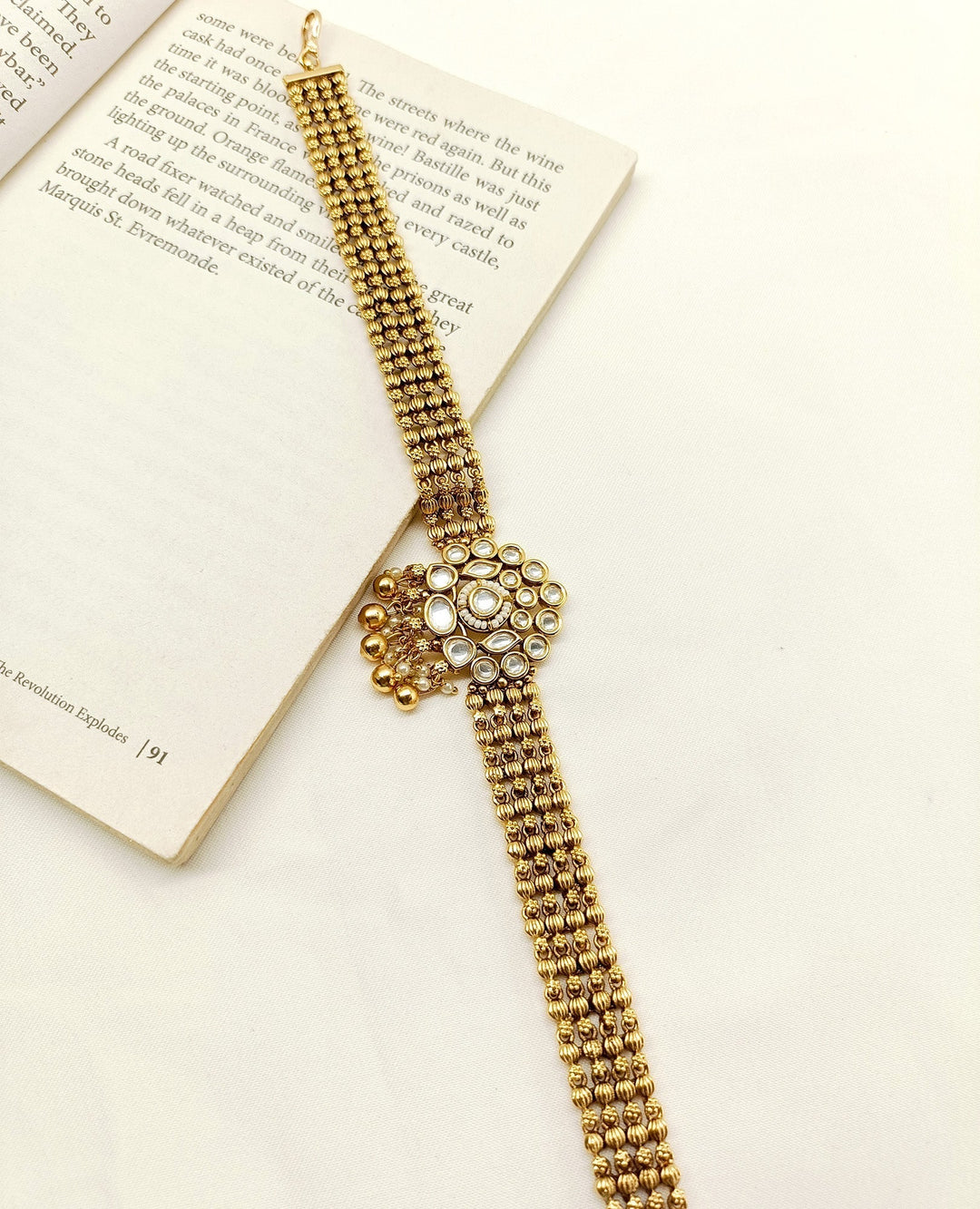 Kritanjali White Antique Sheeshpatti - qivii