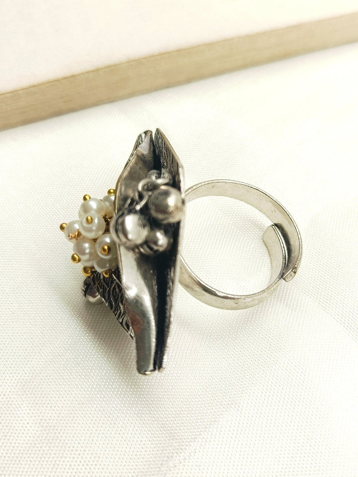 Rumayna Cream Oxidized Finger Ring - qivii