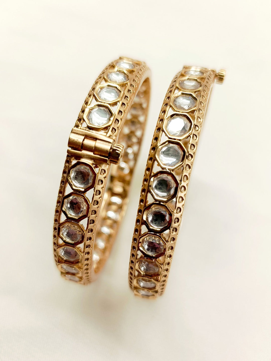 Priyansha White Kundan Bangle Pair - qivii
