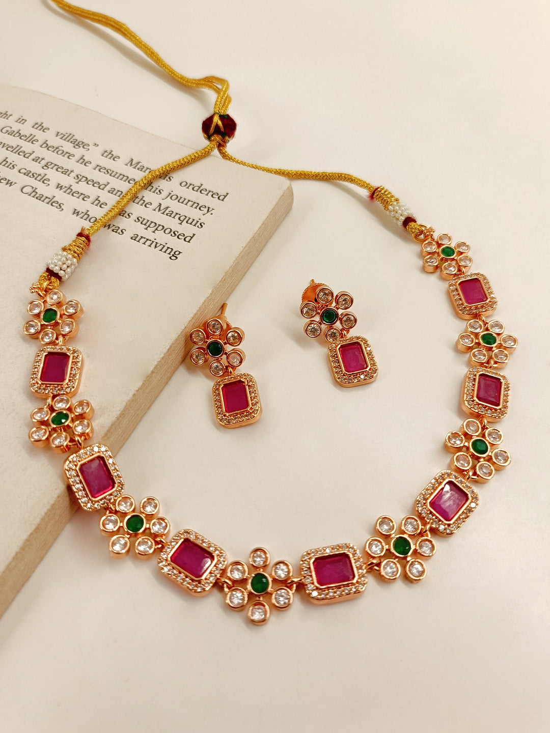 Saoirse R & G Antique Necklace Set - qivii