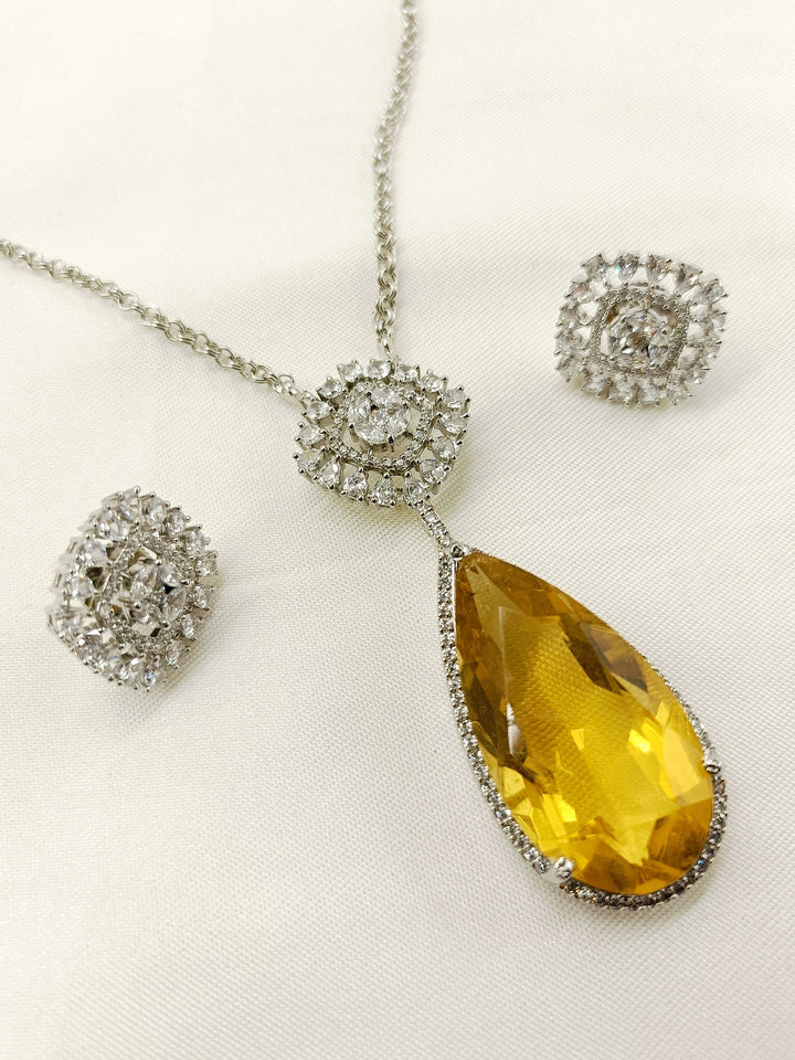 Victoria Yellow Swarovski Stone Pendant Set - qivii