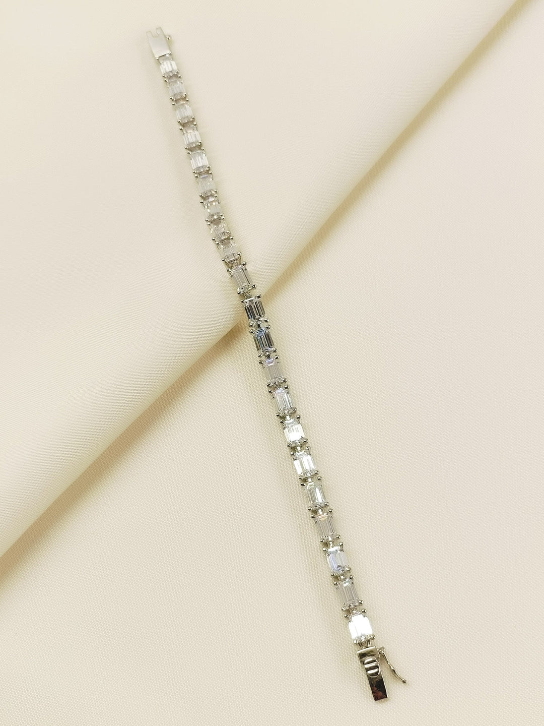 Eden White 92.5 Silver Swarovski Stone Bracelet - qivii