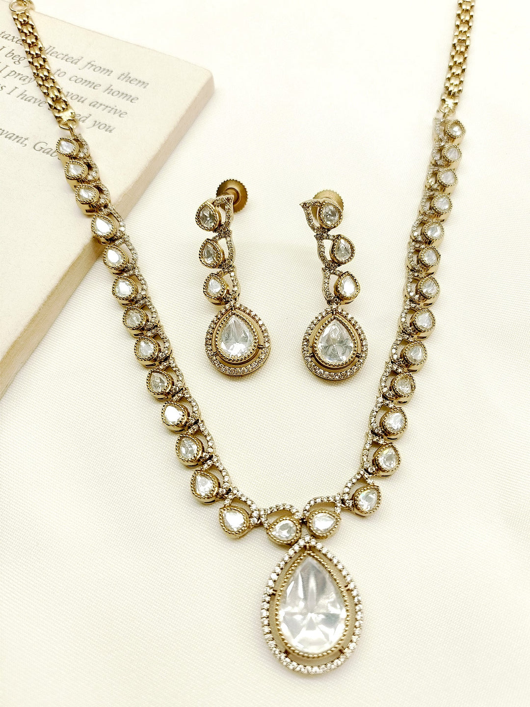 Kaiya White Polki Necklace Set - qivii