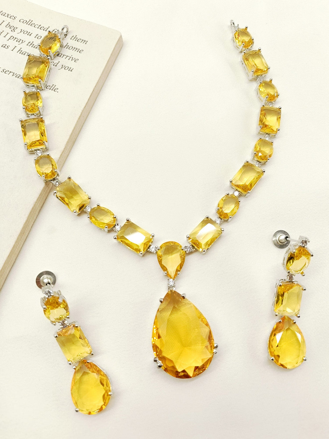 Shishika Yellow Swarovski Stone Necklace Set - qivii