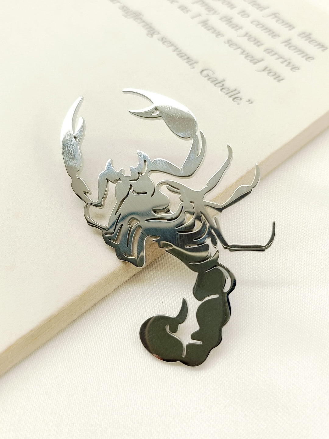Madhu Scorpion Silver Men's Brooch - qivii