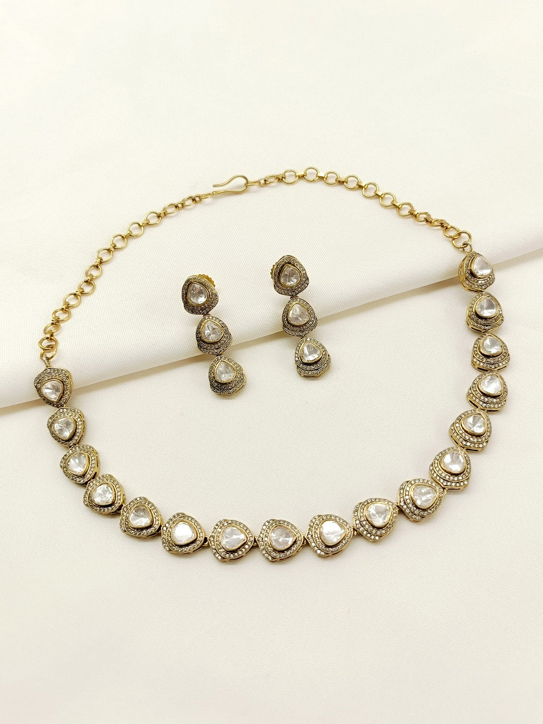 Riyanshi White Victorian Necklace Set - qivii