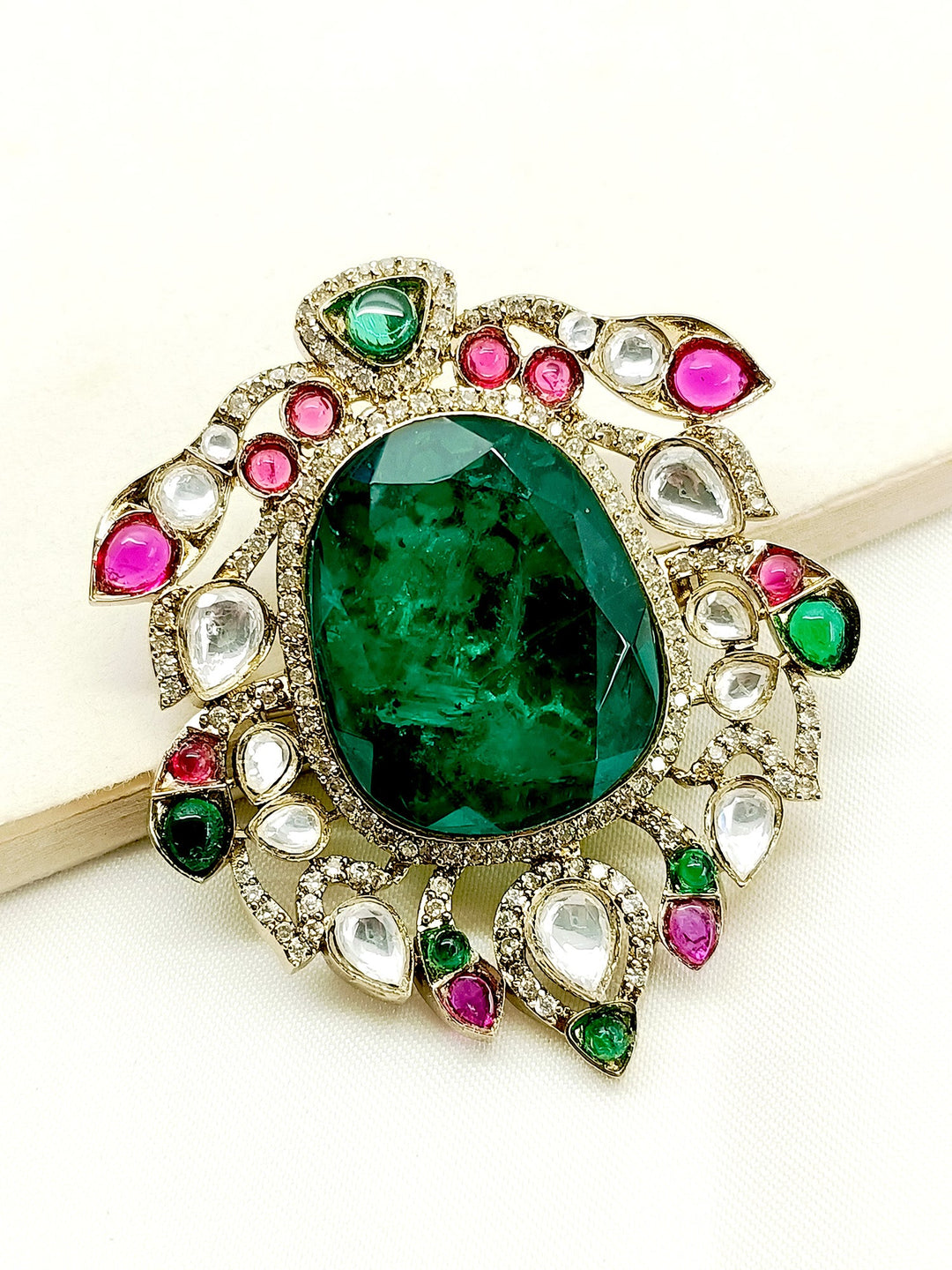 Naksh Green Men's Brooch - qivii