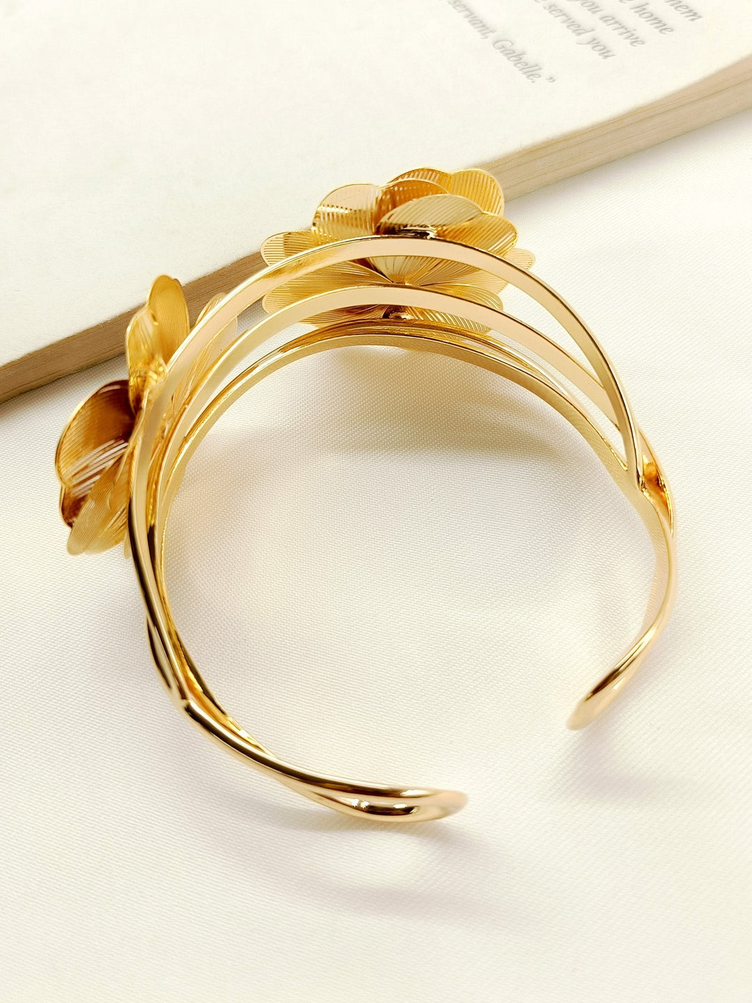 Leesa Golden Western Bracelet - qivii