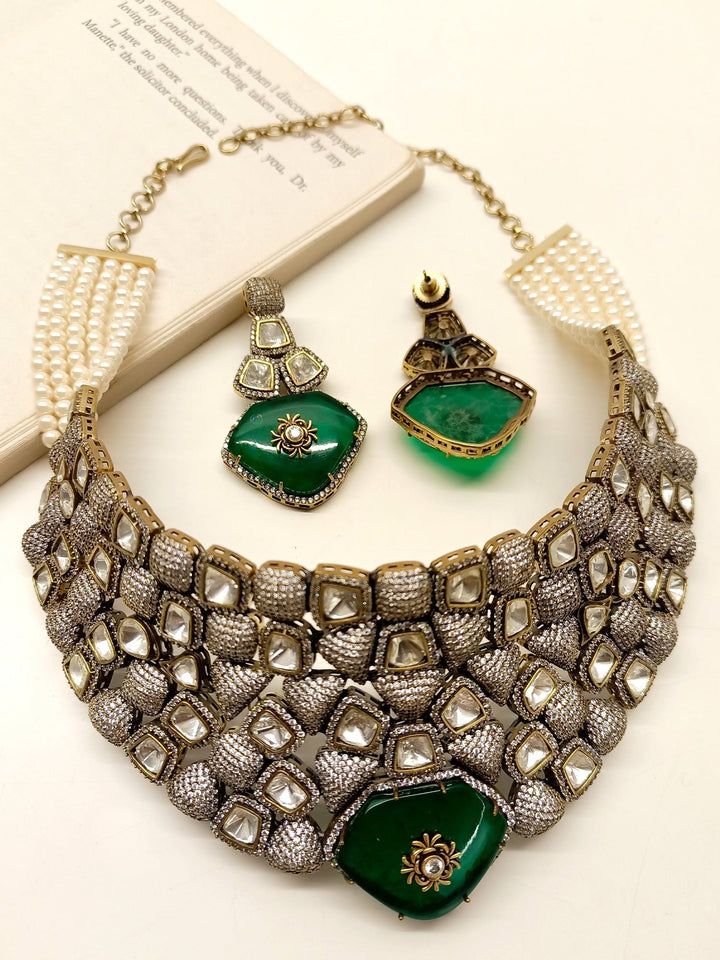 Stunning Green Victorian Necklace Set with traditional styling