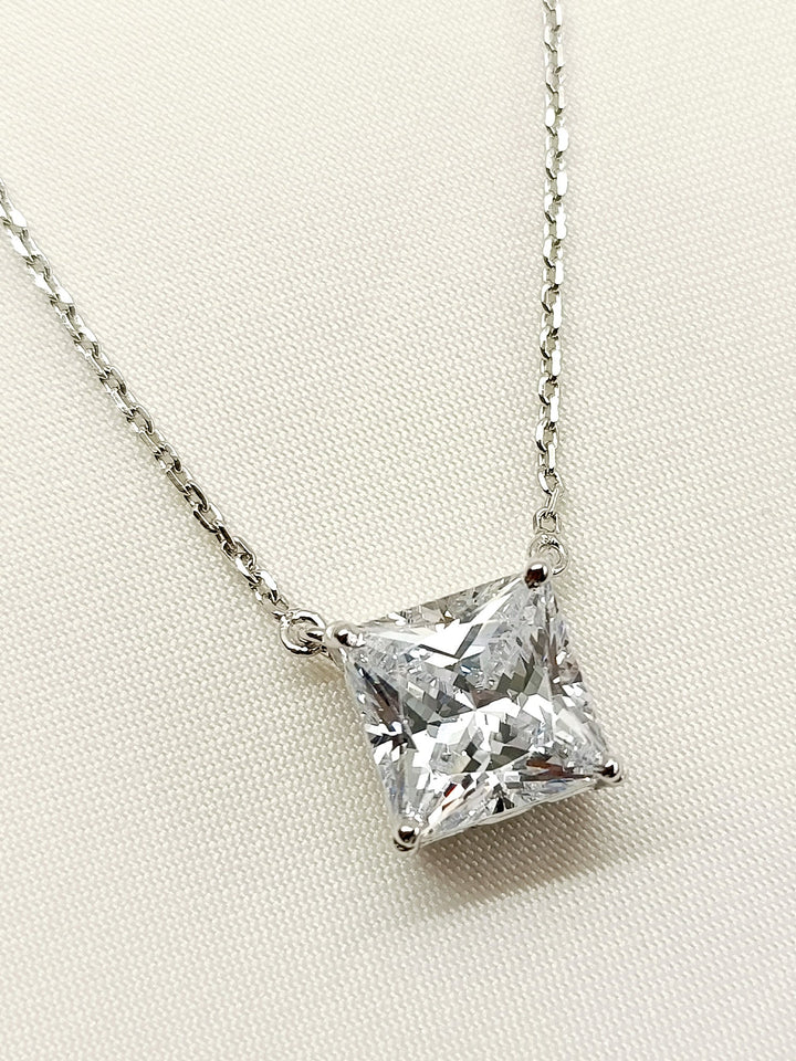 Lisa 92.5 Silver Swarovski Stone Pendal - qivii