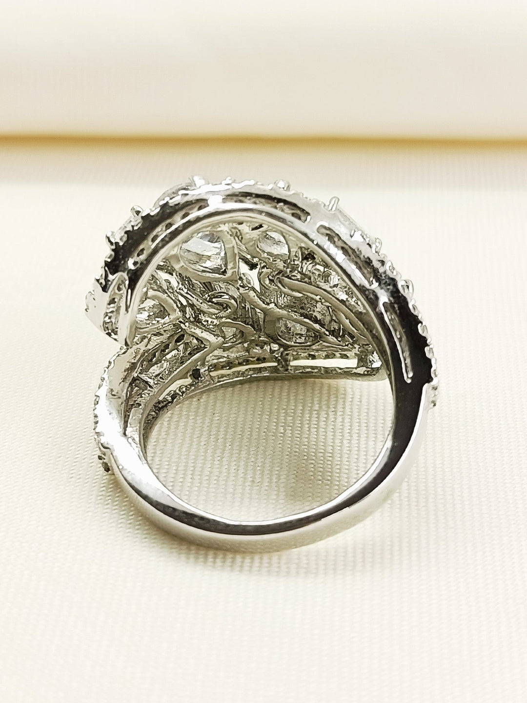 Raven 92.5 Silver Swarovski Stone Finger Ring - qivii