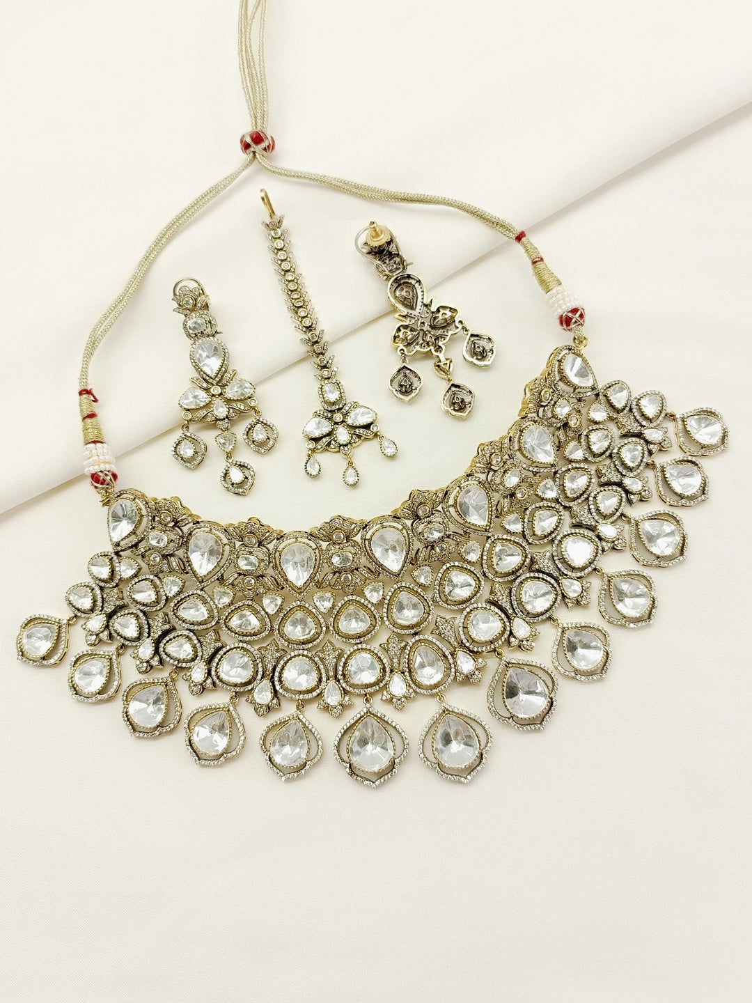 Geetanjali White Victorian Set - qivii