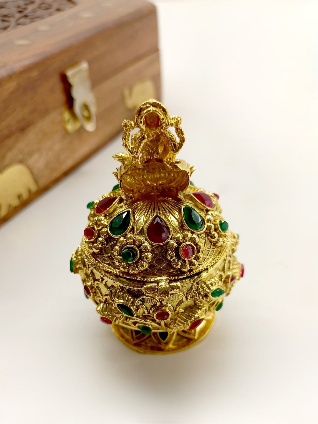 Raghavi R & G Sindoor Dibbi - qivii