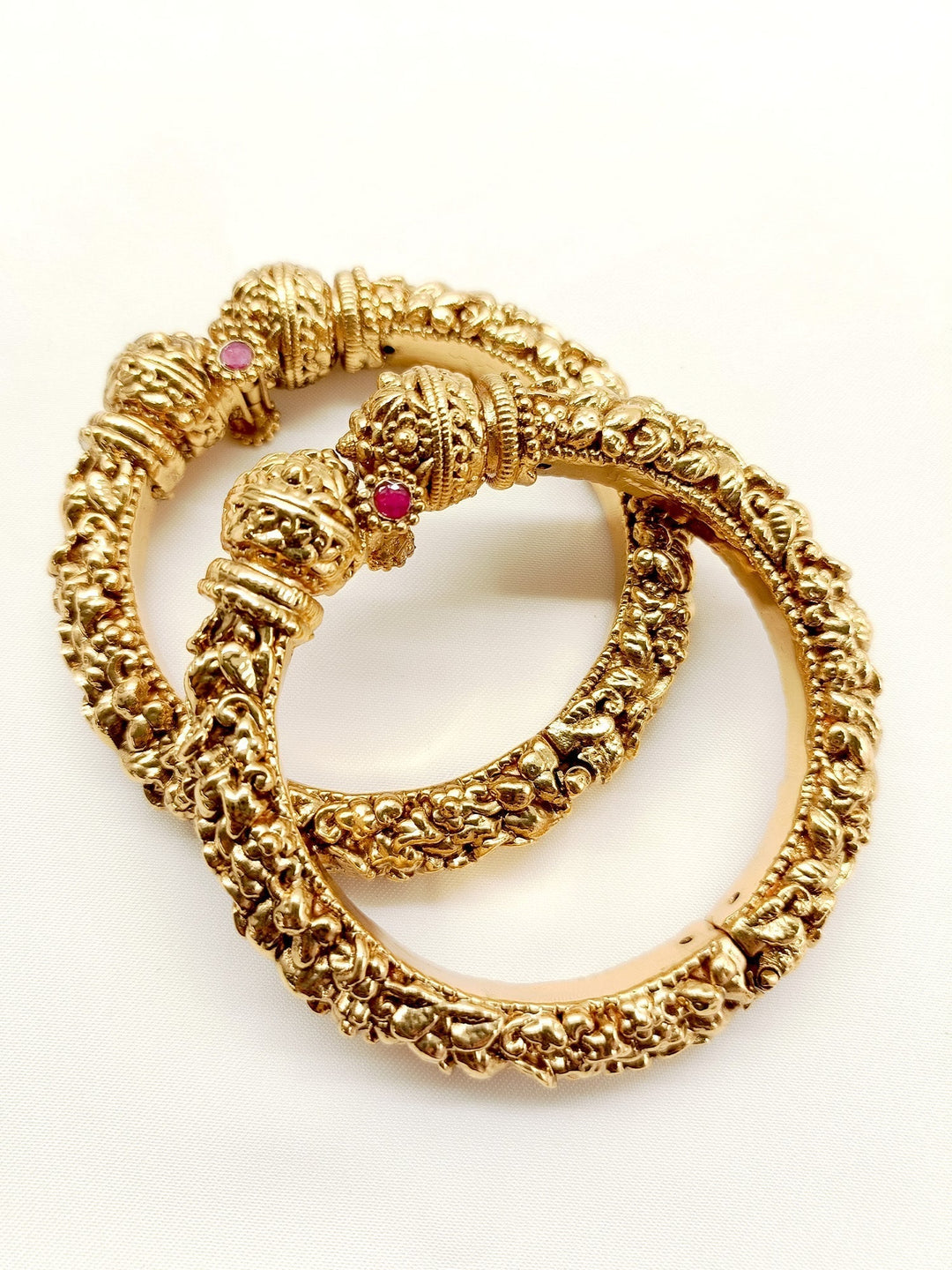 Gamya Ruby Antiuque Bangle - qivii
