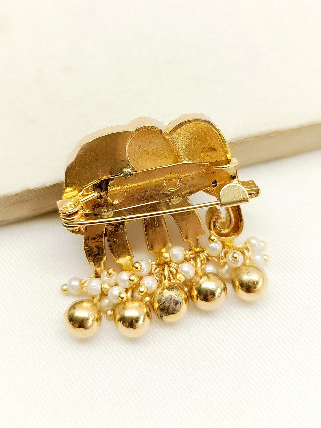 Ruhani White Elephant Brooch - qivii