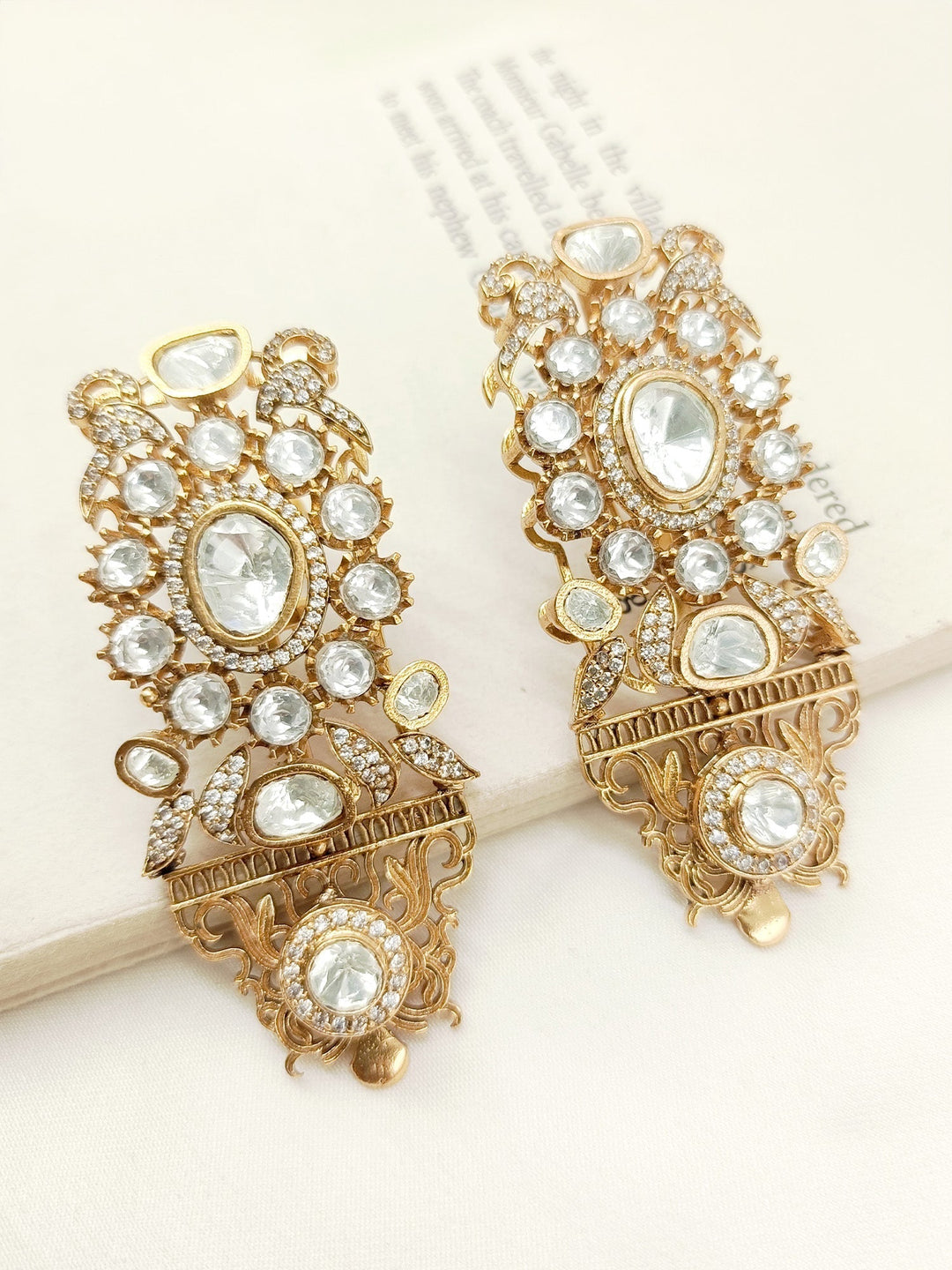 Pankhudi White Kundan Earrings - qivii