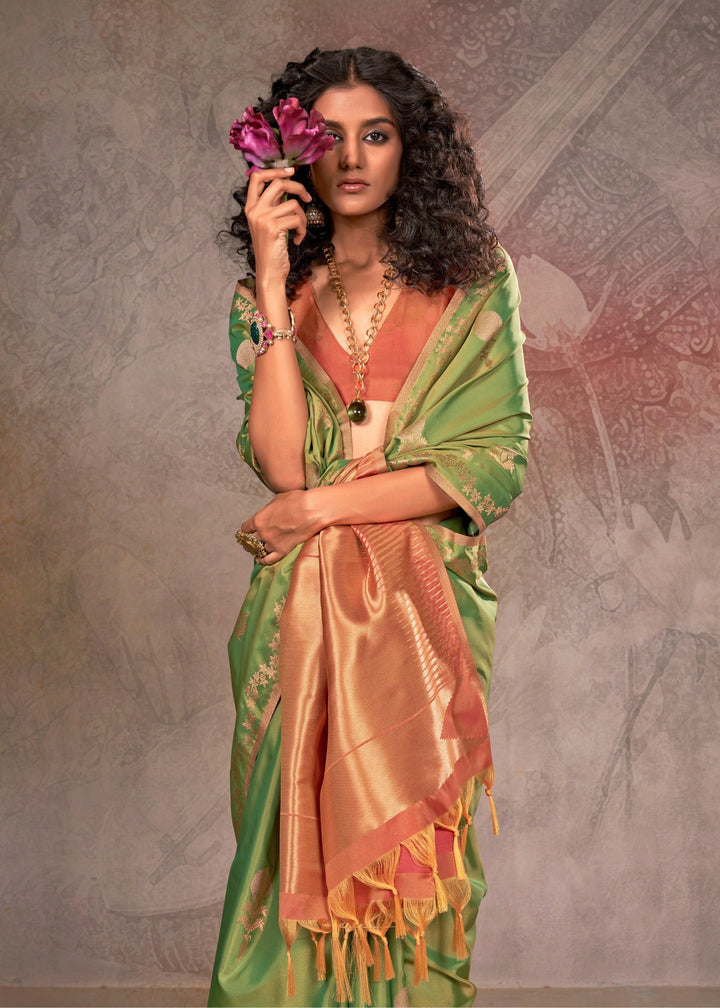 Lime Green Two Tone Handloom Weaving Silk Saree with Contrast Pallu - qivii