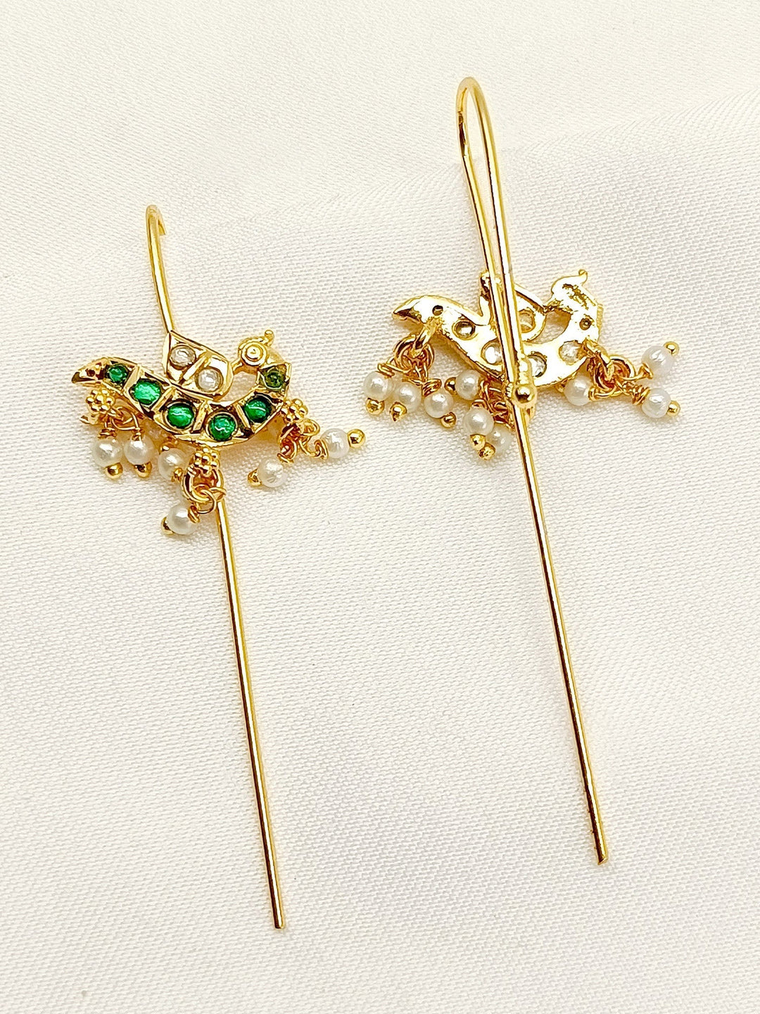  Elegant and sophisticated ear cuff with timeless and versatile design