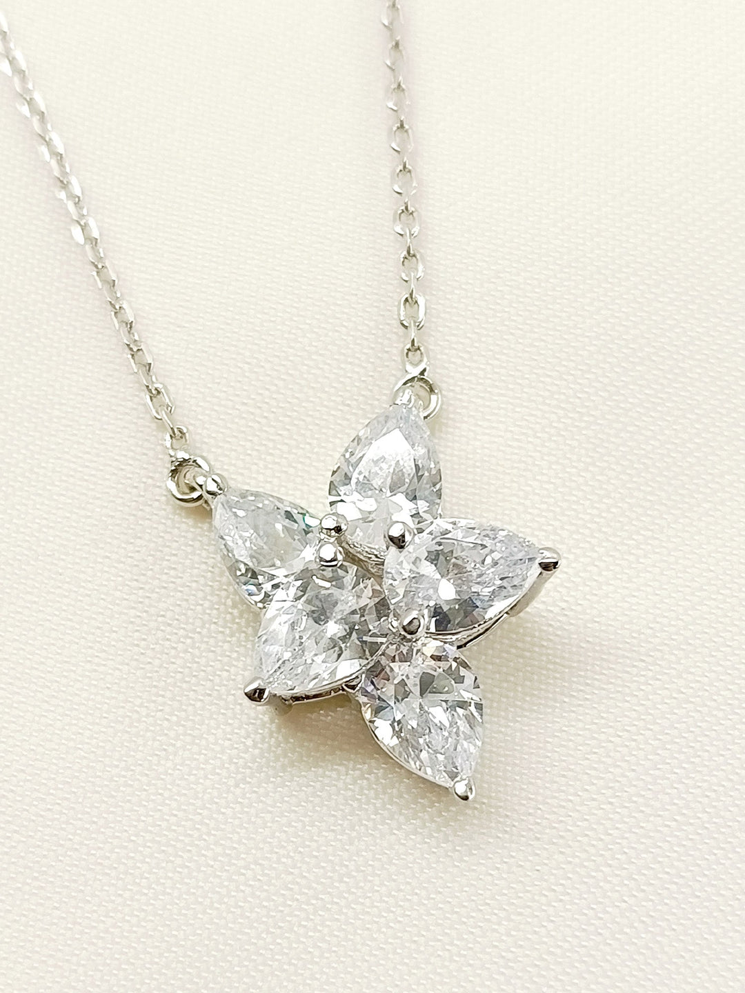 Zamila 92.5 Silver Swarovski Stone Pendal - qivii