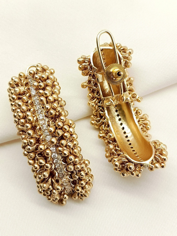 Elevate your look with these Mita White Antique Earrings, perfect for any occasion with their classic touch and timeless elegance