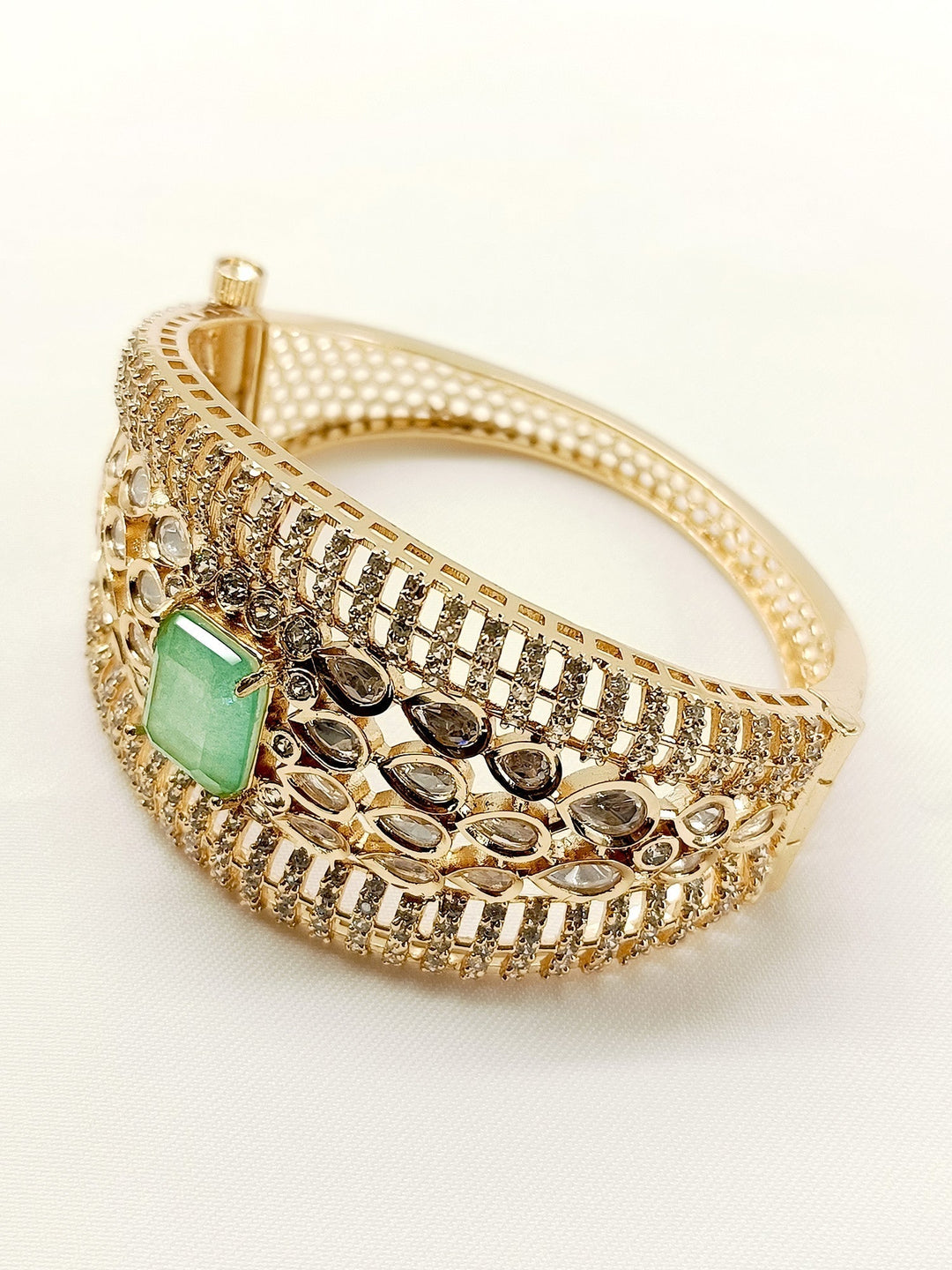 Trapti Mint Green Kundan Bracelet - qivii