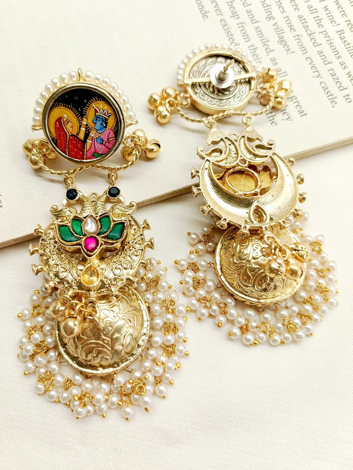  Elegant and stylish boutique jhumki with traditional and modern design elements 