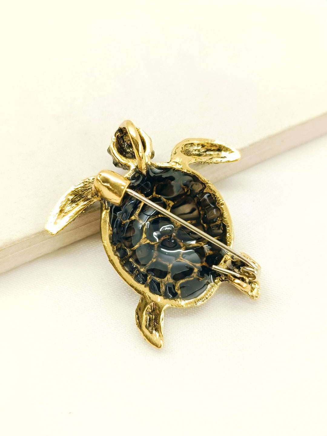 Vaishvi Tortoise Men's Brooch - qivii