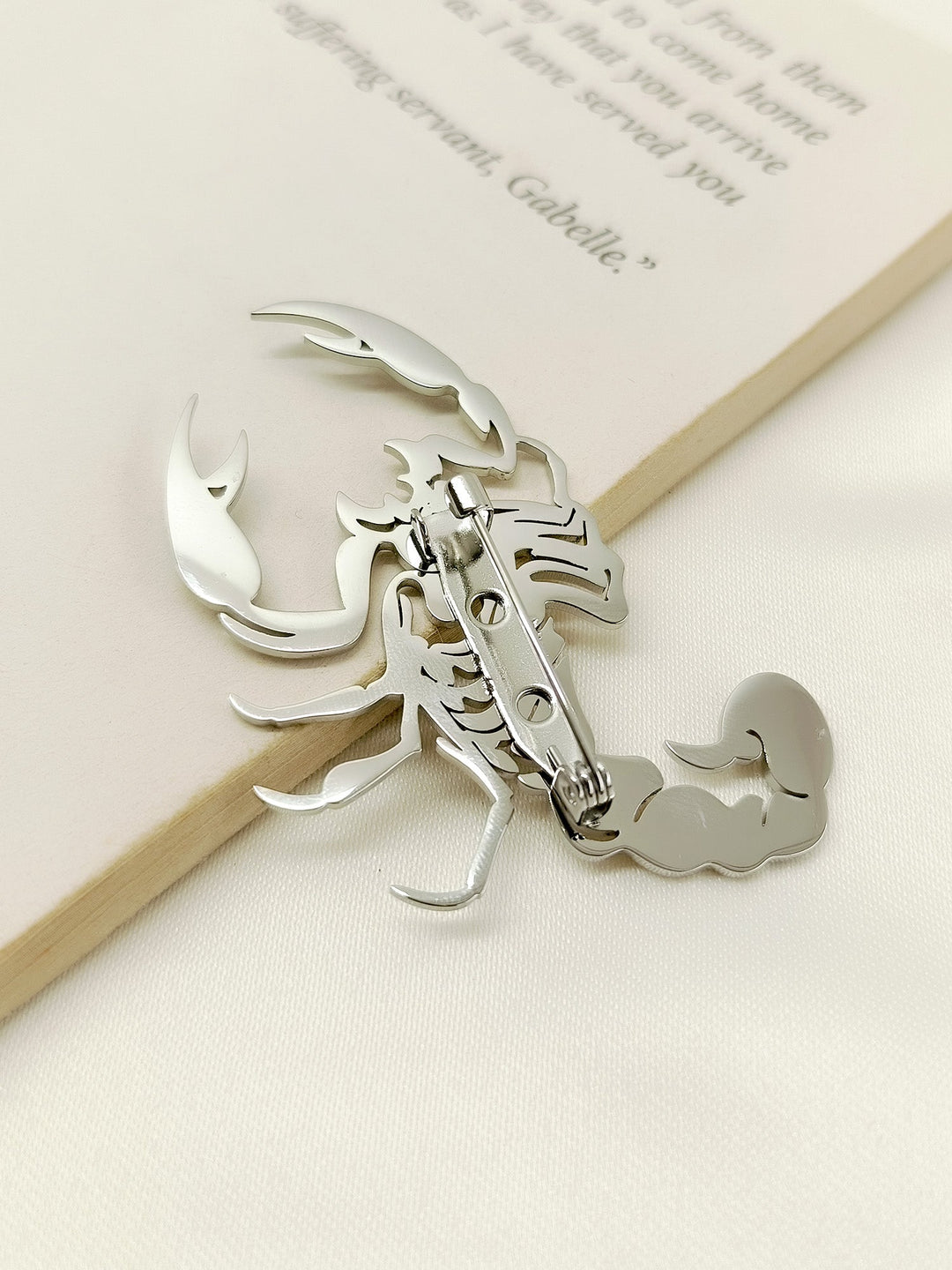 Madhu Scorpion Silver Men's Brooch - qivii