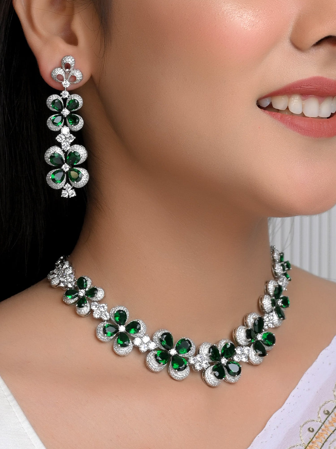 Elegant Necklace and Earrings Set with Emerald Stones 