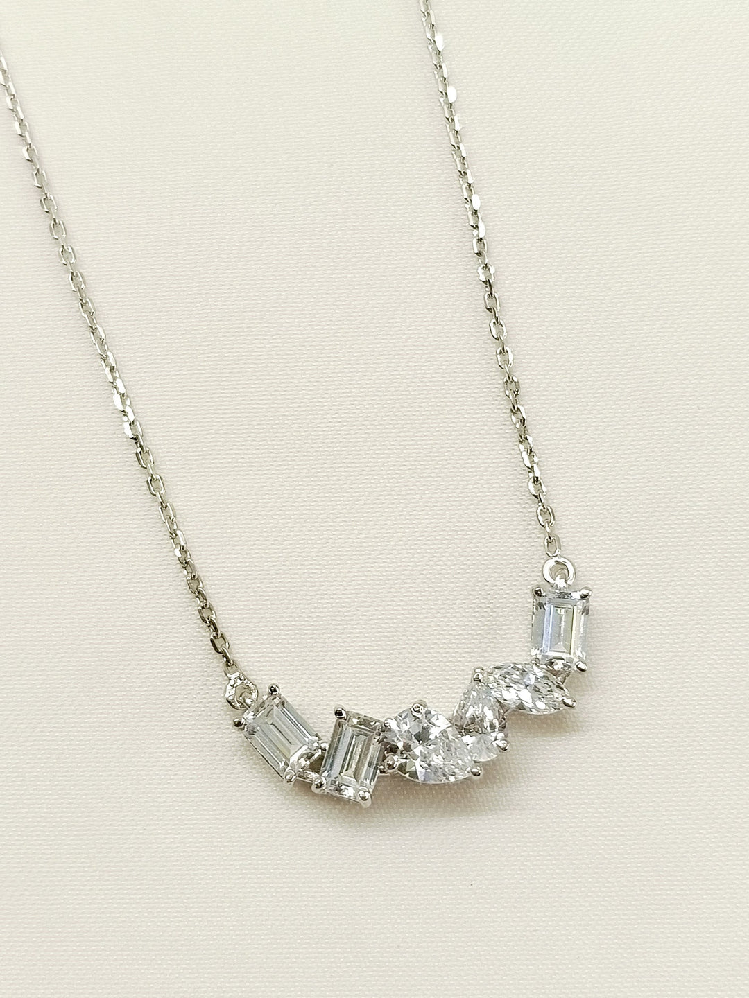 Aamiha 92.5 Silver Swarovski Stone Pendal - qivii