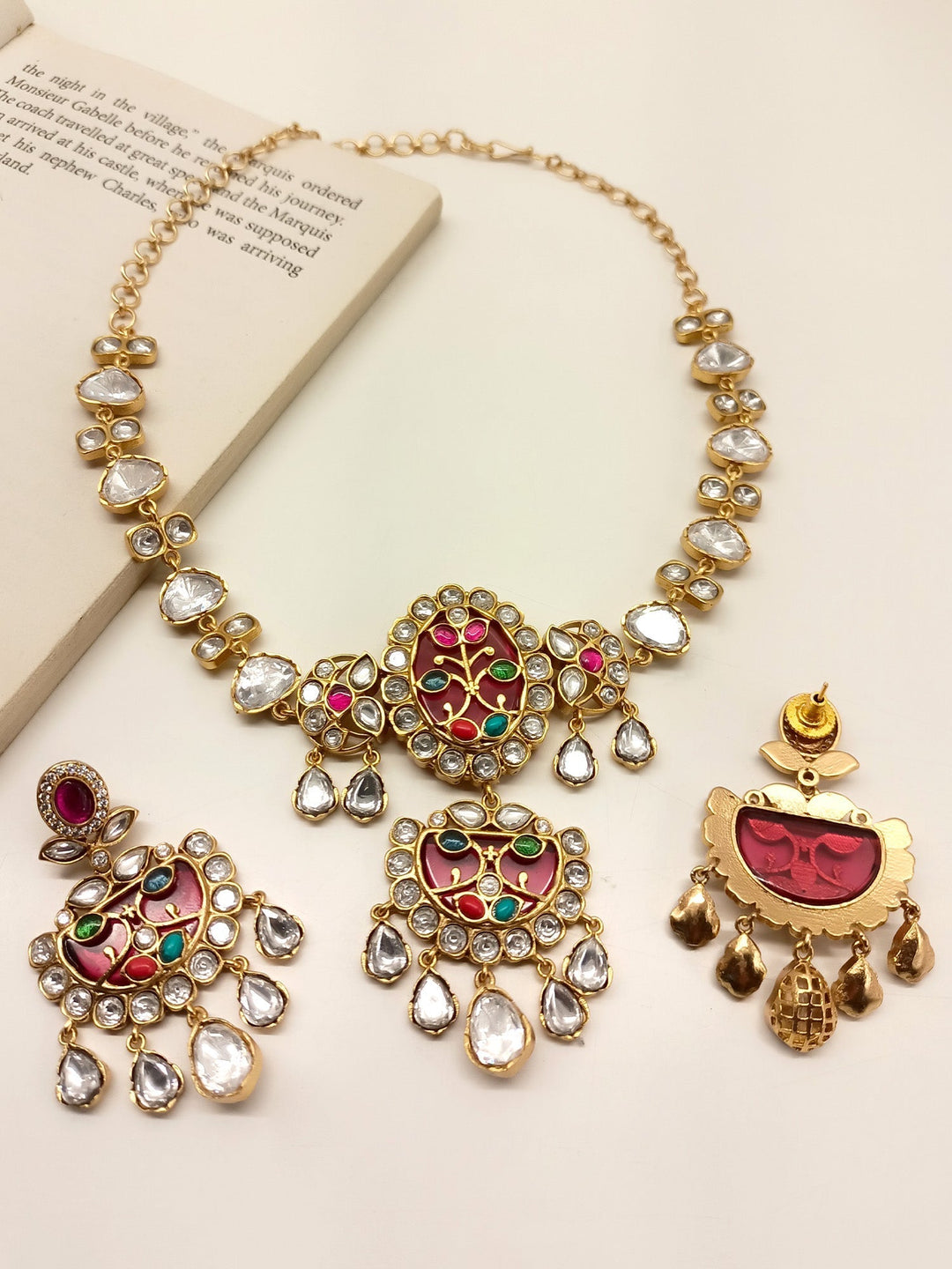 Beautiful and elegant multi-colour choker set from Aura Boutique