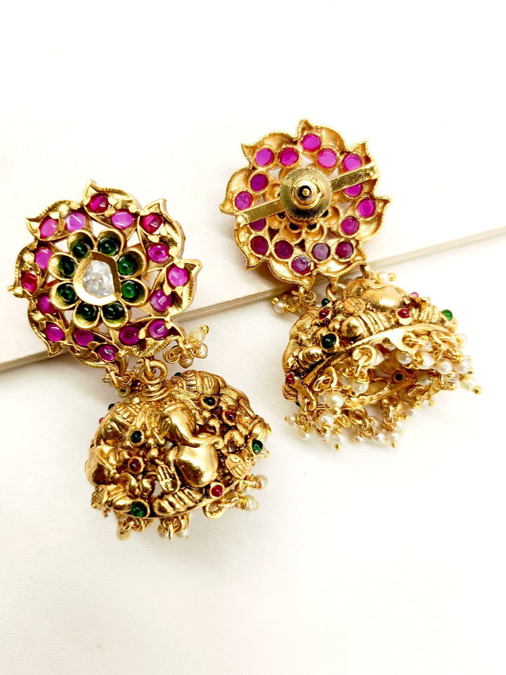  Elegant and traditional jhumki with antique charm 