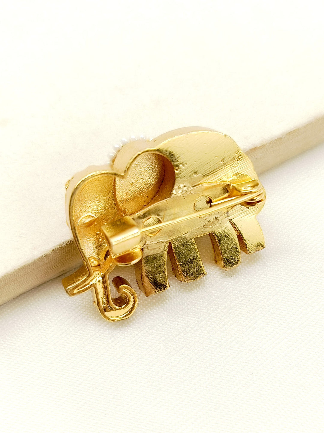 Satrupa White Elephant Brooch - qivii