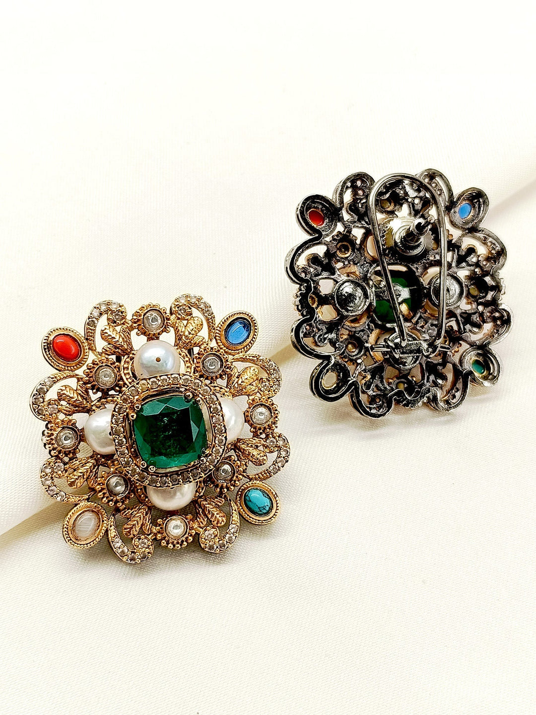 Crafted-with-traditional-techniques,-gold-and-black-polish-brass-metal